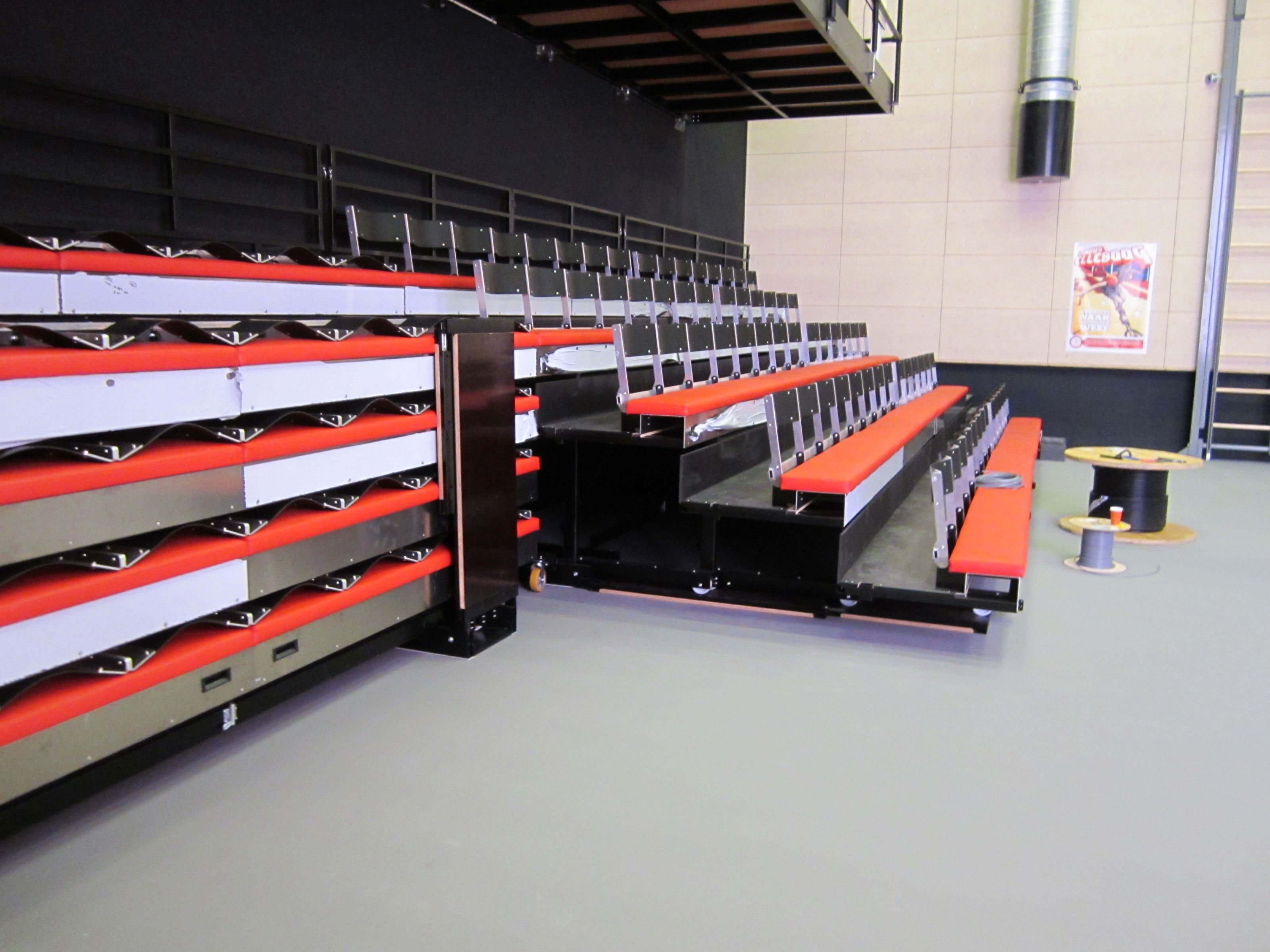 Mobiele telescopische tribune | Circus Elleboog Amsterdam | COS Tribune  Mobiele telescopische tribune | Circus Elleboog Amsterdam | COS Tribune