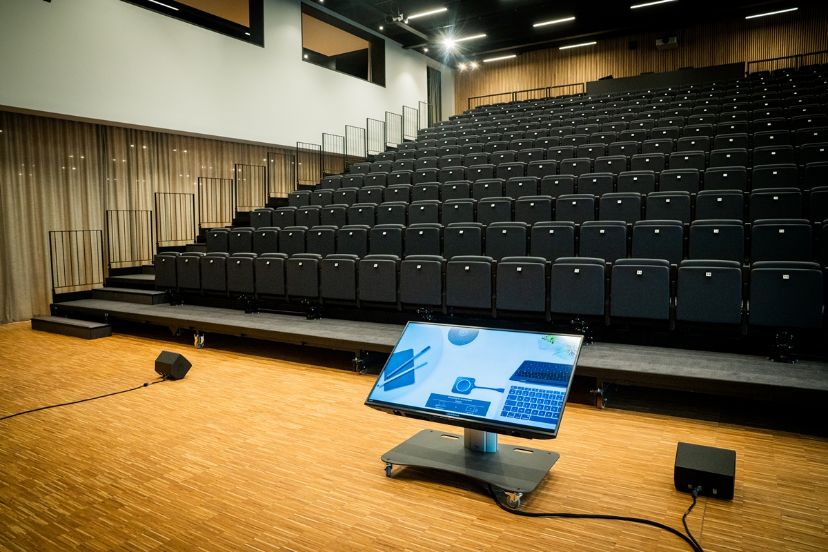 Telescopische tribune | Vestar Antwerpen | COS Tribune  Telescopische tribune | Vestar Antwerpen | COS Tribune