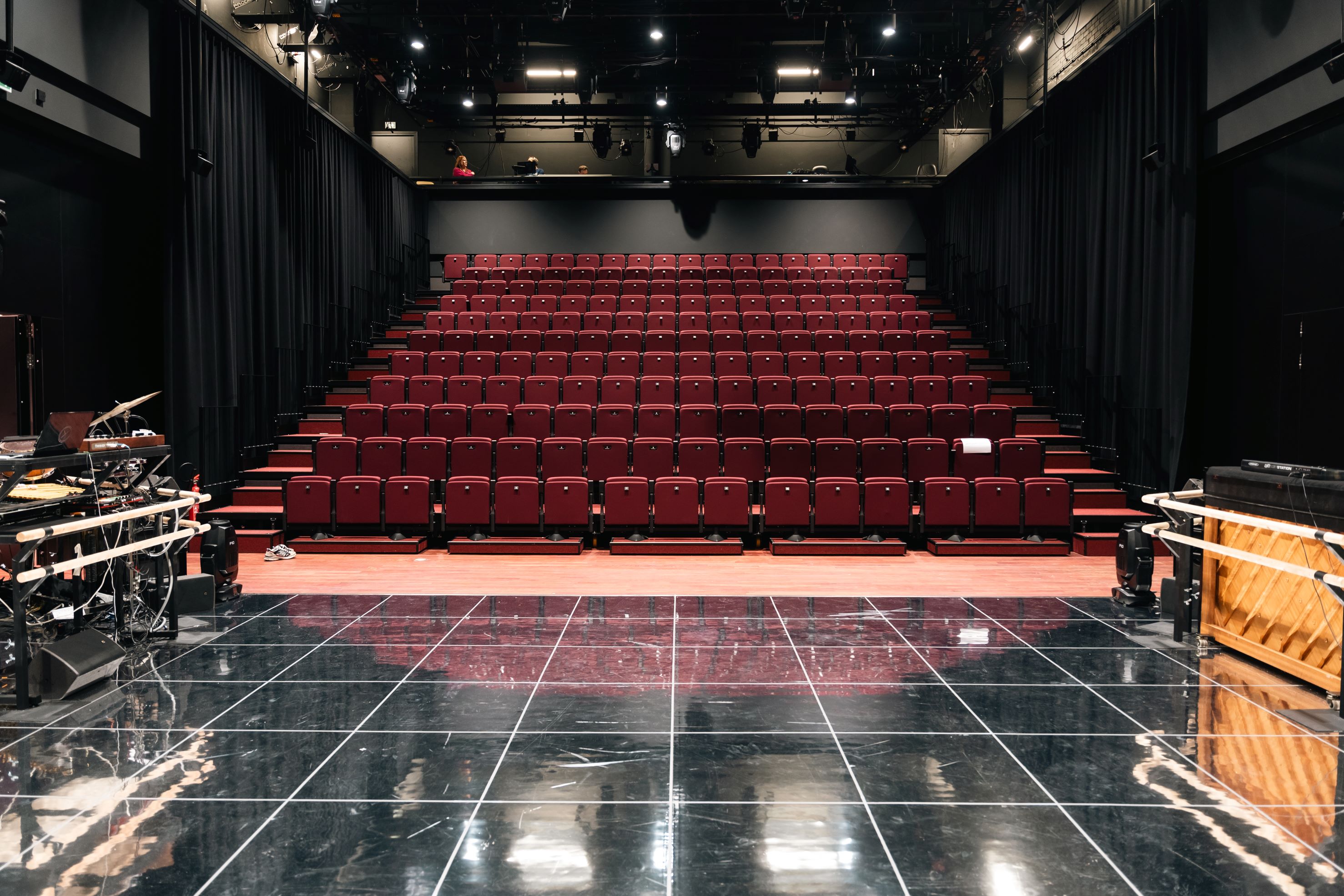 Telescopische tribune | Nationale Opera & Ballet Amsterdam | COS Tribune  Telescopische tribune | Nationale Opera & Ballet Amsterdam | COS Tribune