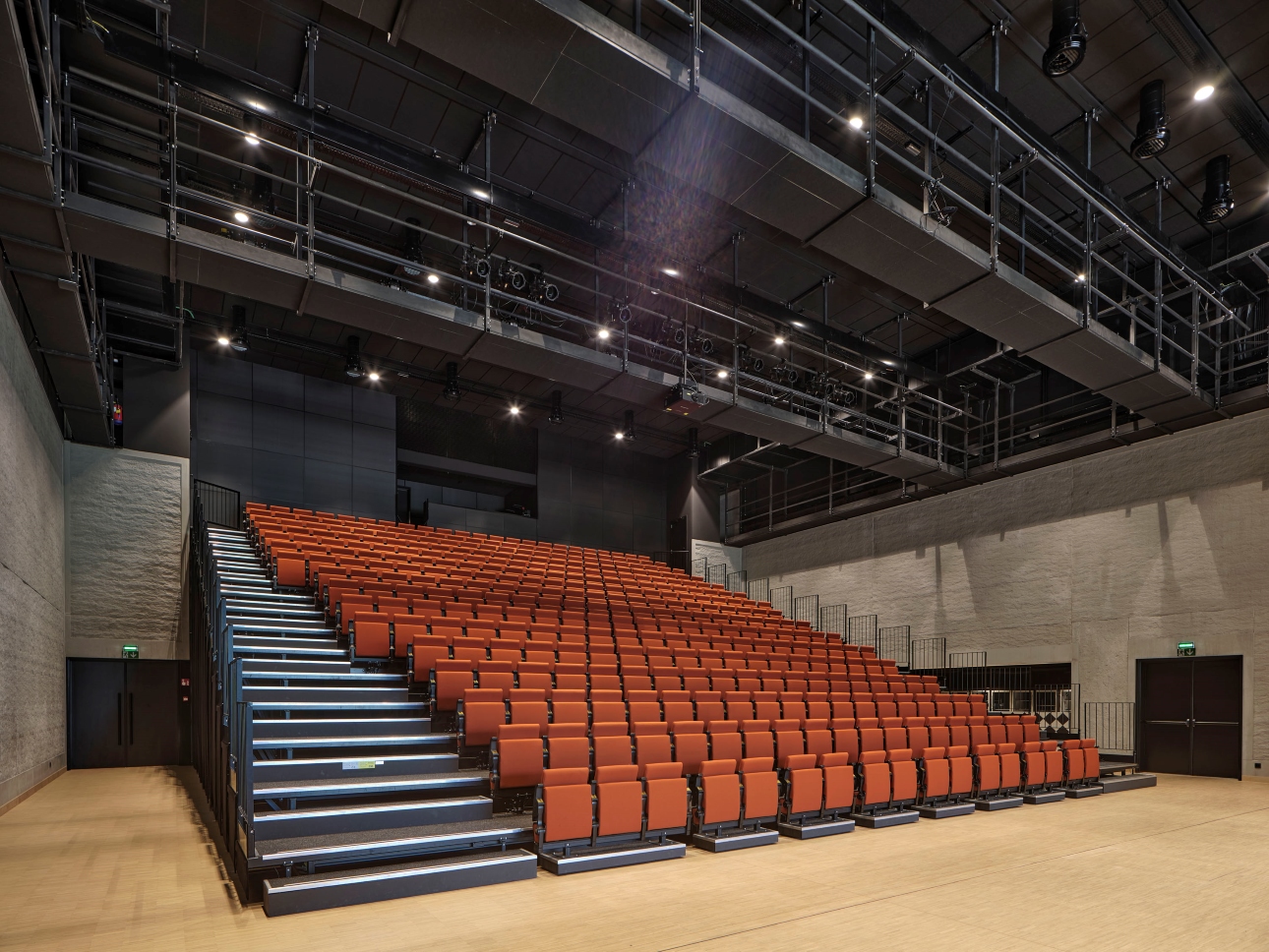 Telescopische tribune | CC Lux Kapellen | COS Tribune  Telescopische tribune | CC Lux Kapellen | COS Tribune