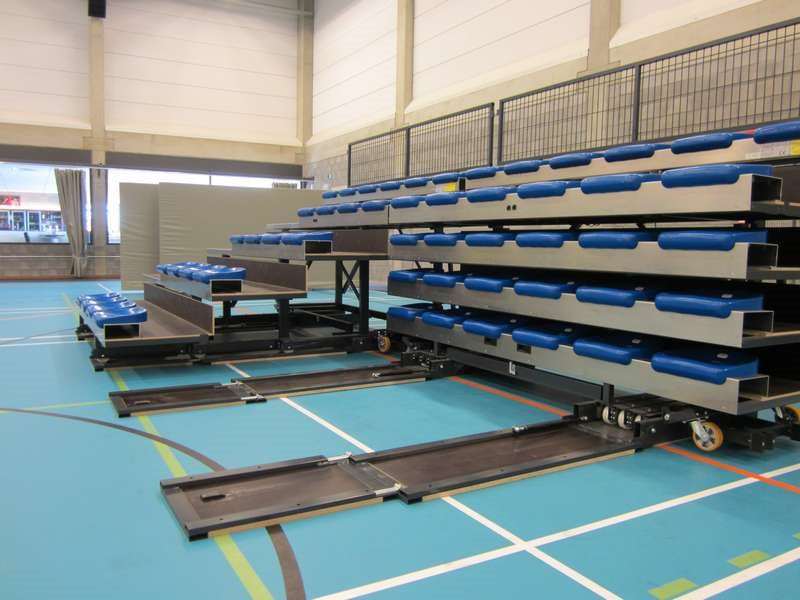 Mobiele tribune | SH De Polder Antwerpen | deels open positie | rijplaten  Mobiele tribune | SH De Polder Antwerpen | deels open positie | rijplaten