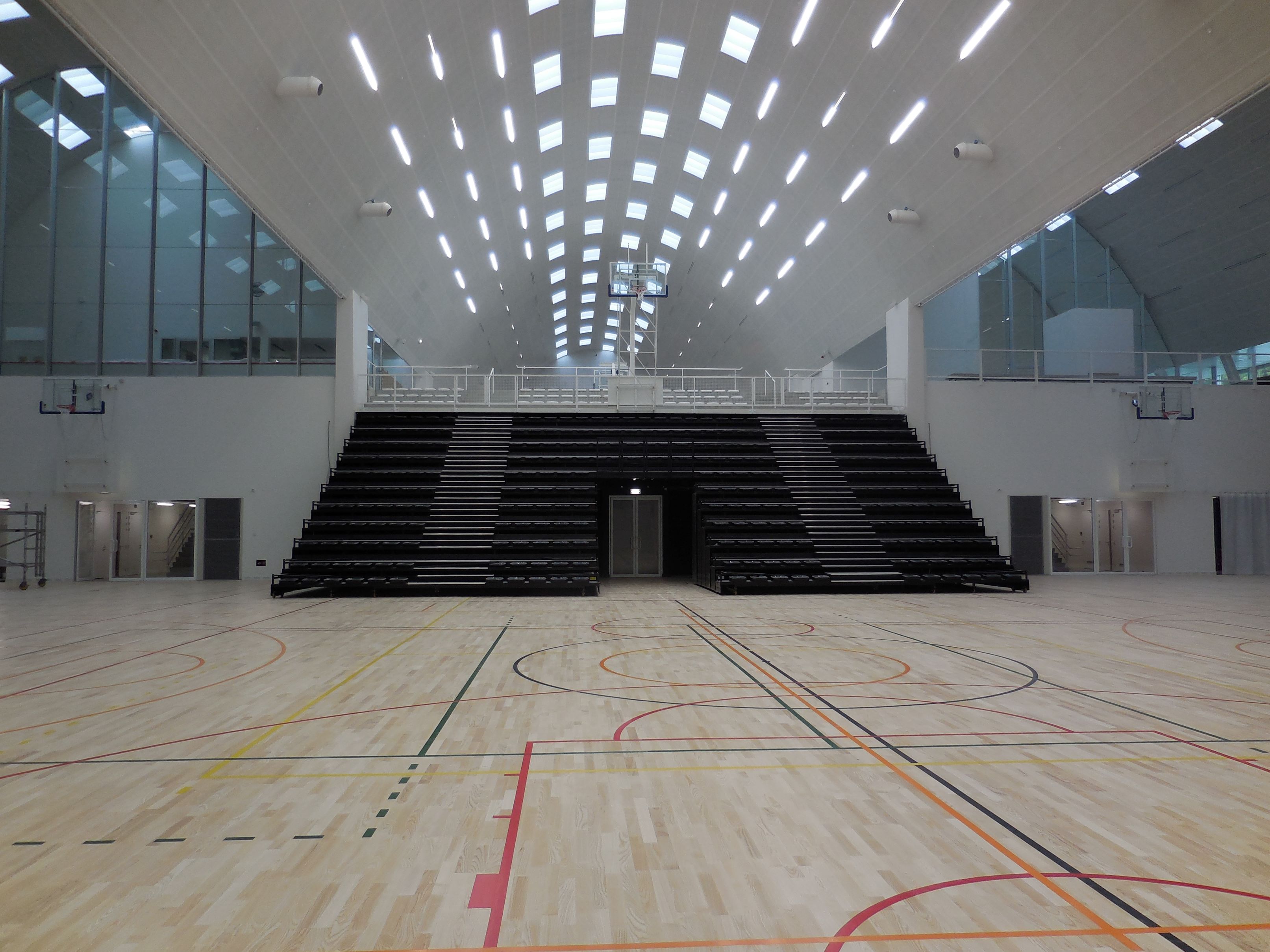 Stedelijke sporthal Genk | Bel Architecten | COS Tribune  Stedelijke sporthal Genk | Bel Architecten | COS Tribune