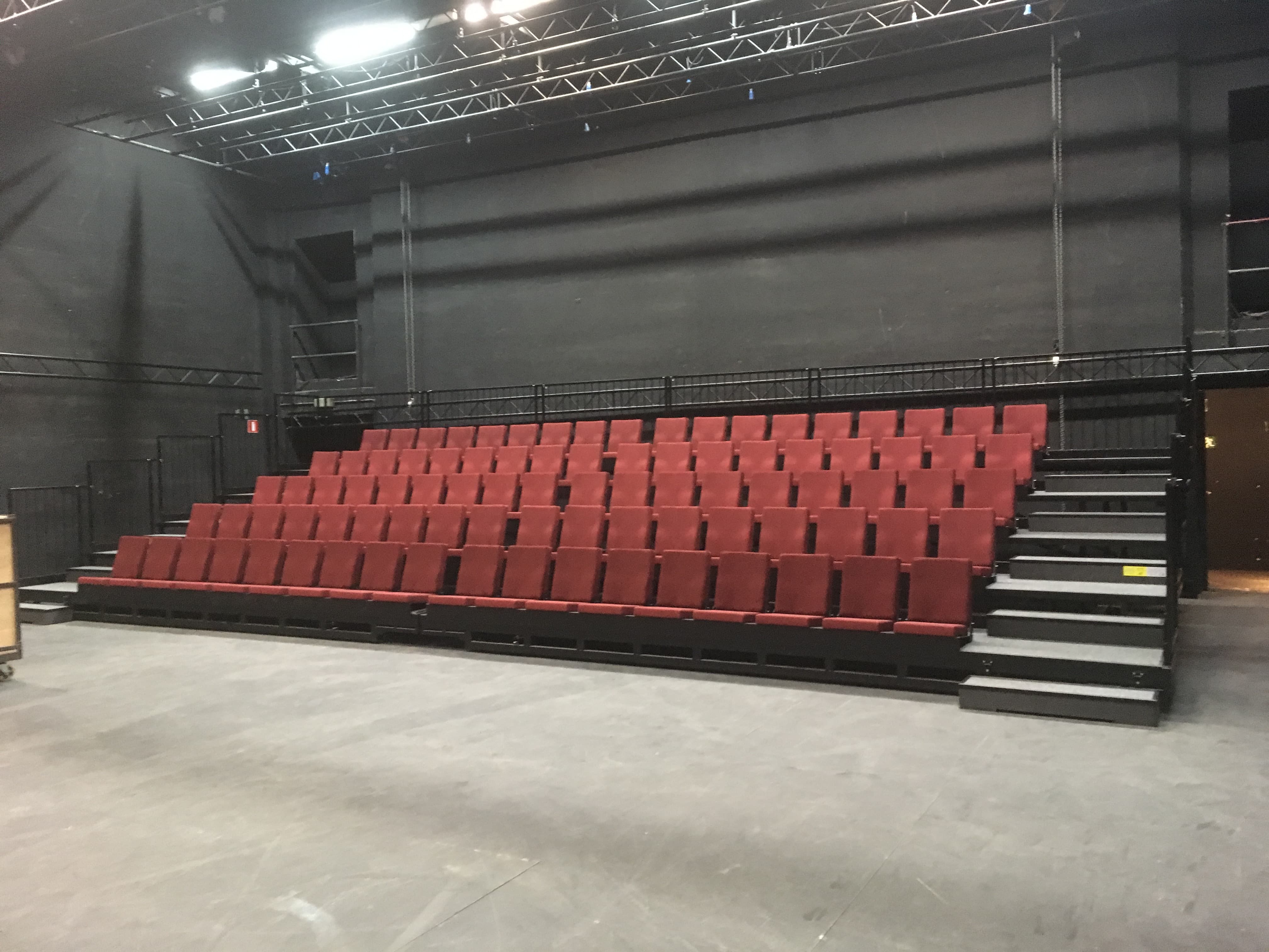 Mobiele telescopische tribune | NT Gent Minnemeers| COS Tribune  Mobiele telescopische tribune | NT Gent Minnemeers| COS Tribune